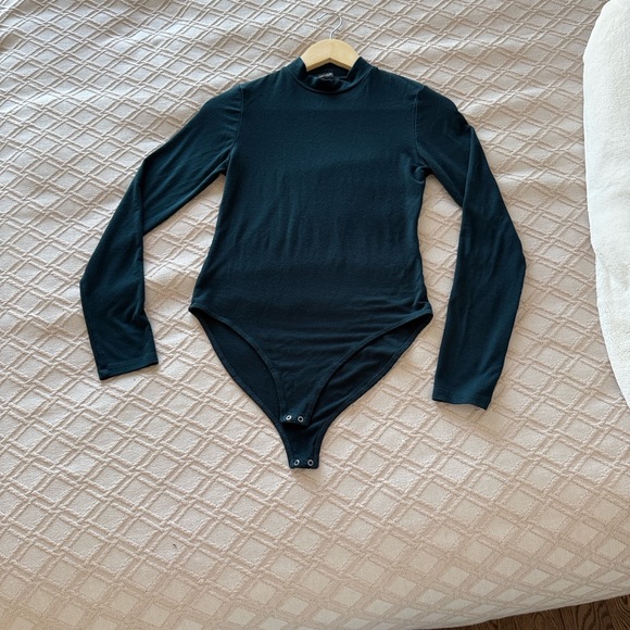 Forever 21 Hunter Green Long Sleeve Mock Neck Bodysuit - Picture 4 of 4